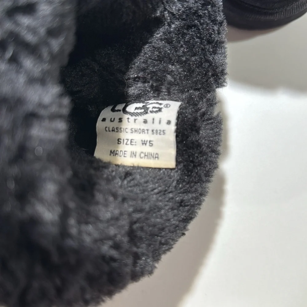 🥳🥳UGG Classic Short Boot, Authentic, Leather & Genuine Sheepskin, Size W5